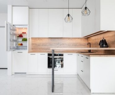 How to decorate kitchen shelves for better aesthetics