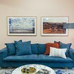 Decorating your living room using a blue sofa