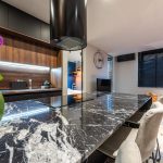 Black Kitchen Modern: sleek and modern!