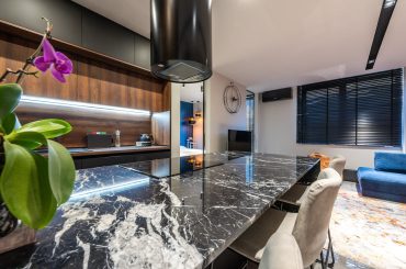 Black Kitchen Modern: sleek and modern!