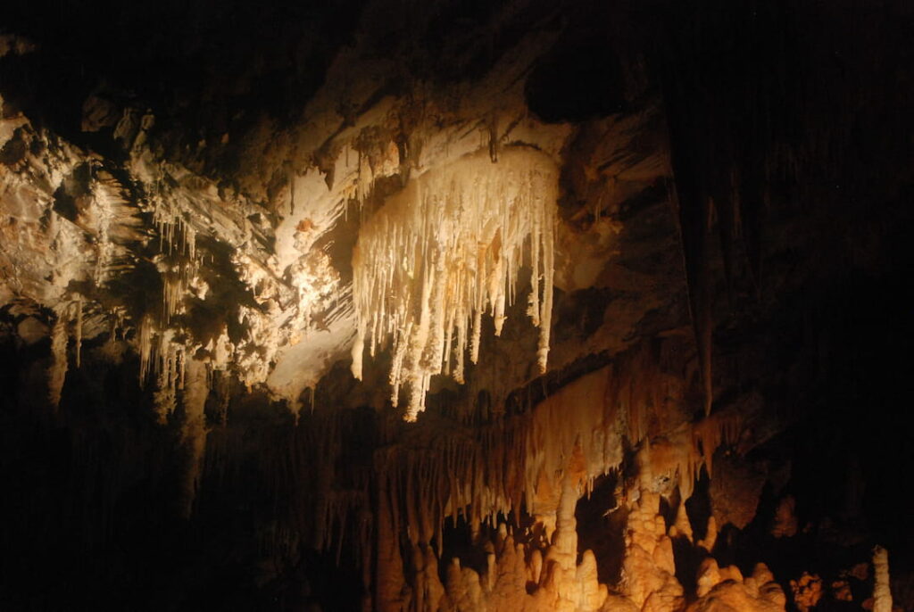 caves in meghalaya